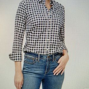 Lightwight cotton shirt, signature fit. NWT